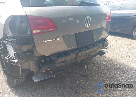 2016 Volkswagen Touareg Vr6 Lux z USA, uszkodzony, nr VIN WVGEF9BP7GD011255